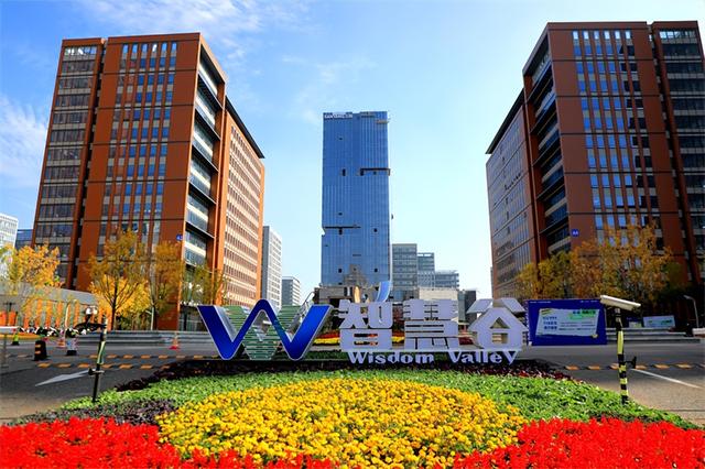锁定国庆C位！威海经区智慧谷T16街区“十一”盛装启幕，承包你的整个假期！