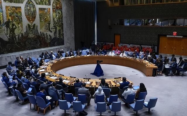 不狠不行的中越边境：数百公里的铁丝网，这下越南人看了都老实了