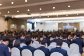这篇范文堪称主持人会议总结讲话的教科书，请收藏备用！图片