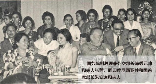 陈毅夫人张茜颜值高有才华，41岁与周总理合影，遗憾52岁英年早逝
