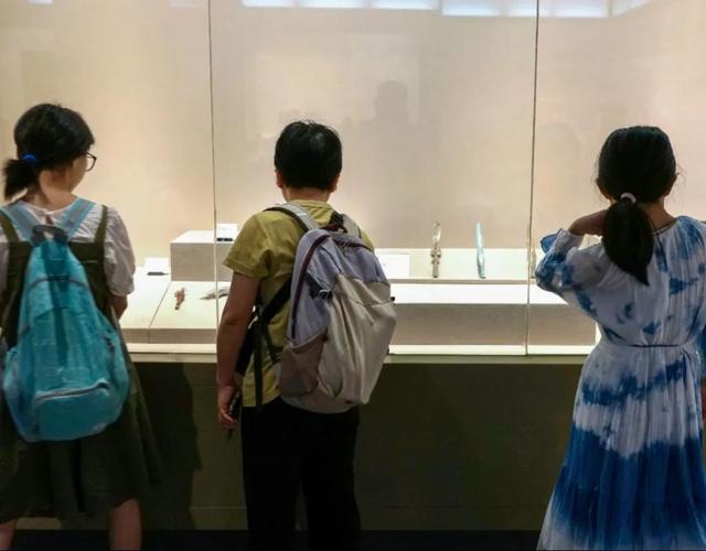 大理以 “文”迎客热度高