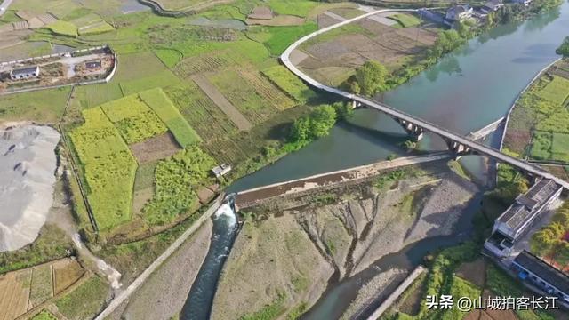 重庆武陵山区比较另类的县，拥有多处独特景点，为何称它为小成都