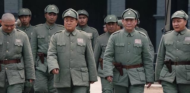 傅作义之女傅冬菊	，49年解放北平有功，建国后担任何职务？