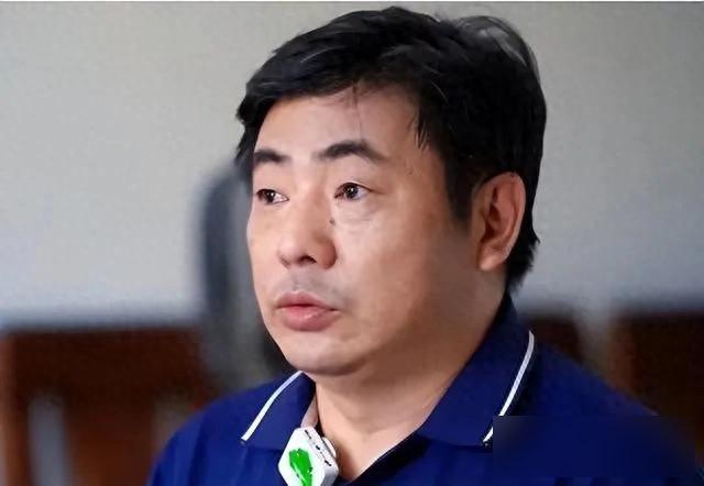 江西男子被戴绿帽16年，三孩子都不是亲生，妻子反骂:你禽兽不如