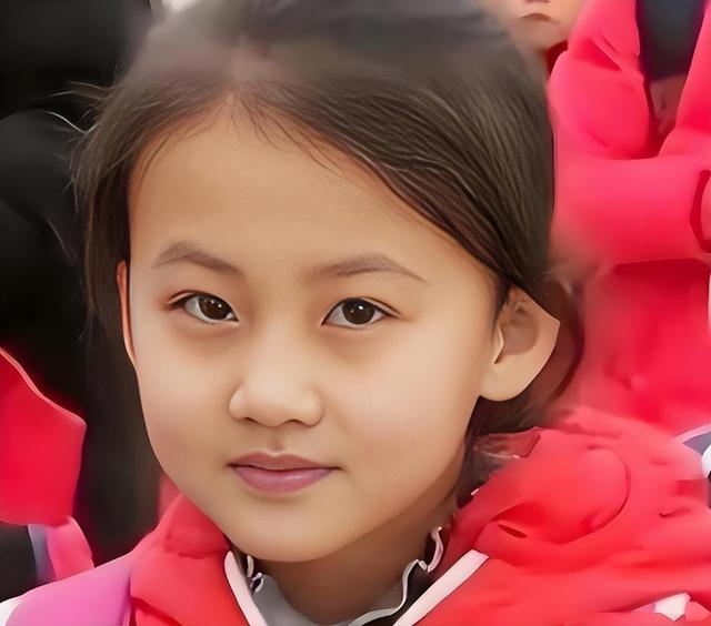 没钱还硬装？宁夏一笑成名拒绝百万签约的小女孩	，现在成了这样