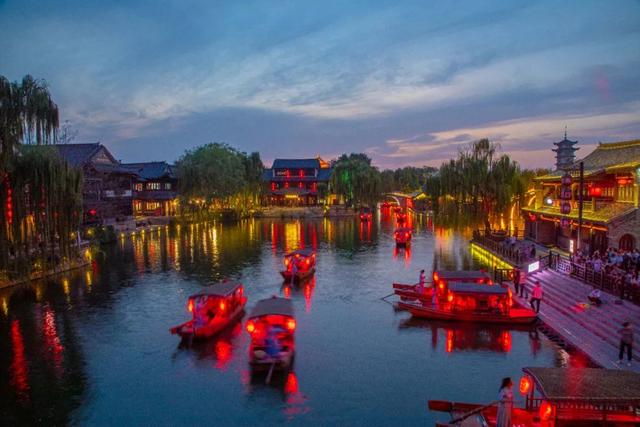 为纪念抗战胜利80周年，2025年9月1日至9月7日，台儿庄古城携手六大景区门票免费！