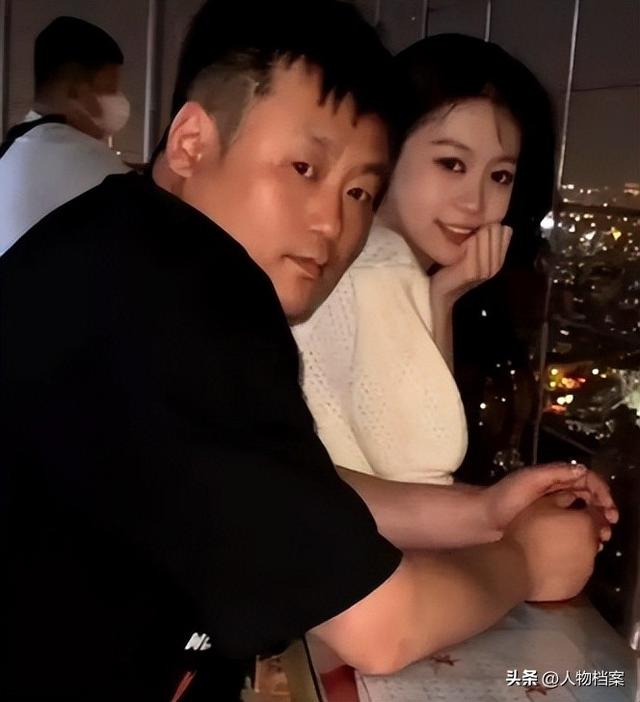 赵本山也想不到	，一向老实本分的宋晓峰，会在过年前，栽个大跟头