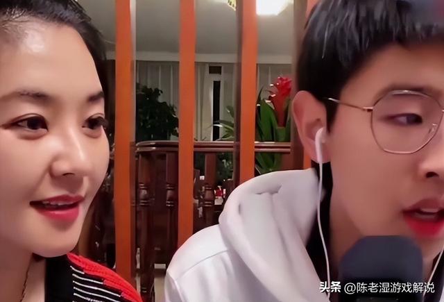 51岁主持人方琼：嫁给电视台领导，21岁儿子不仅长得像她还是学霸