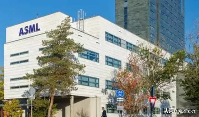 荷兰政府花200亿挽留，全球最大光刻机制造商为何要从老家搬走？