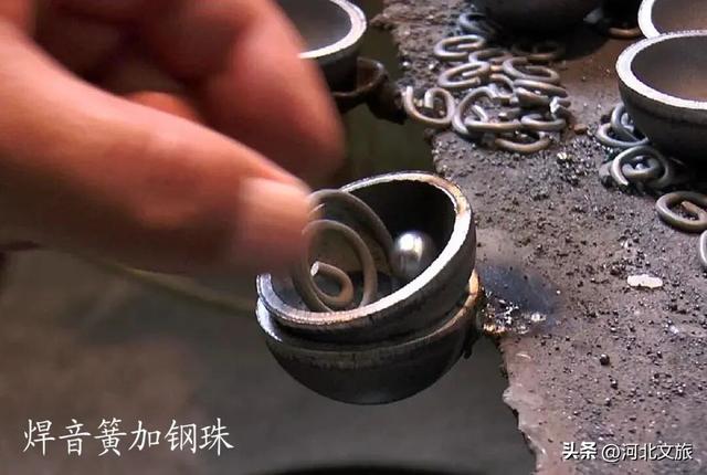 淬火千年韵，掌中转乾坤