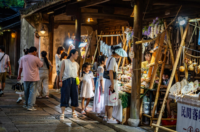 夜 乌 镇 , 新 奇 体 验