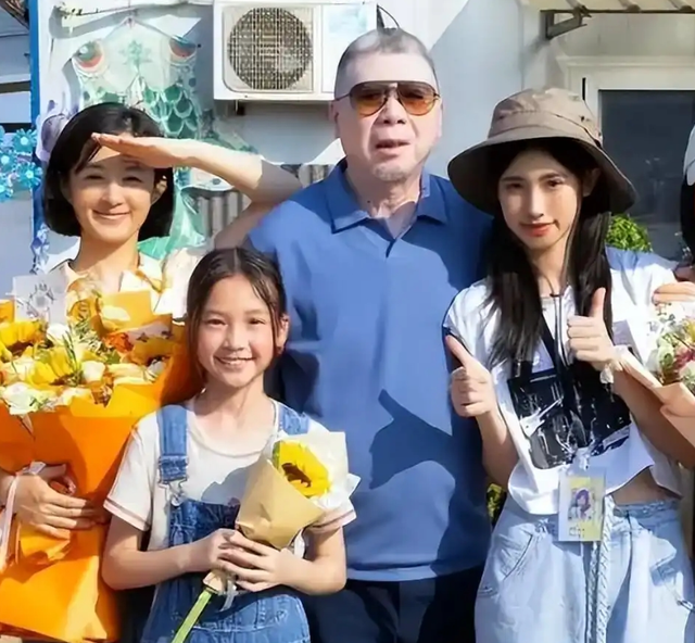 演都不演了！徐帆回应离婚后	，冯小刚和养女双双撕下她的“体面”