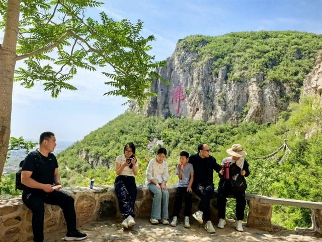 秋高气爽，正是登朝阳山好时节