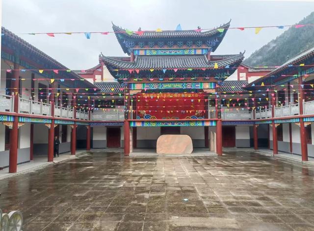 三十载祭祖路，一生苗田情