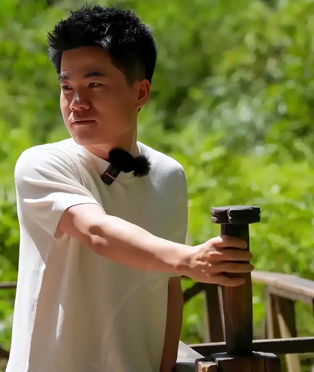 俞敏洪没想到，董宇辉受邀九三阅兵半月多，再因一个举动口碑暴涨