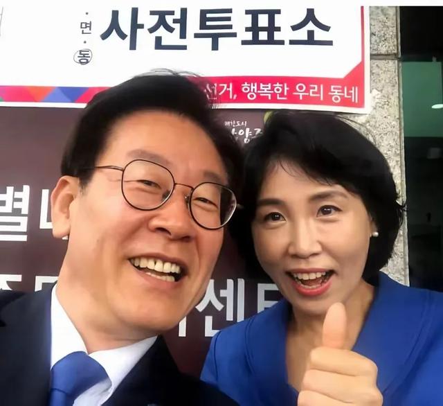 韩国总统夫人真不是一般人！端庄优雅气质超群，打破历史记录了
