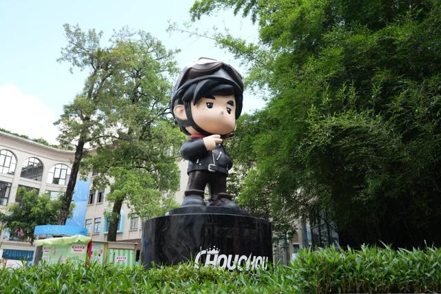 7个周同学大娃首次集结！百年老街变身“奇幻游乐园”→