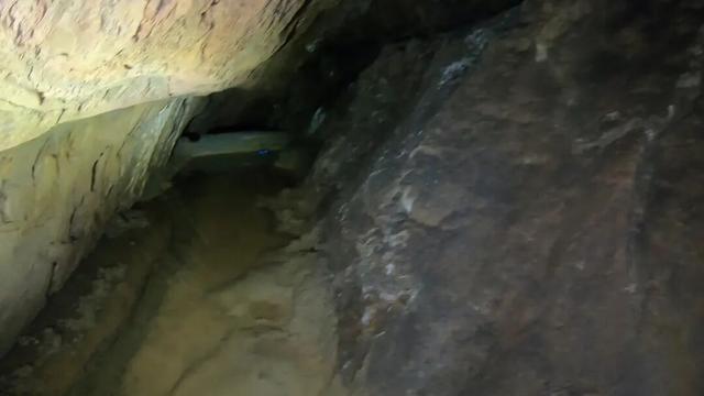 重庆南温泉发现废弃溶洞景区，内部层层石梯让人联想到盗墓笔记