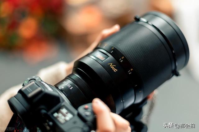 选镜头像挑工具：24-70mm F2.8 和 28-75mm F2.8 怎么选？