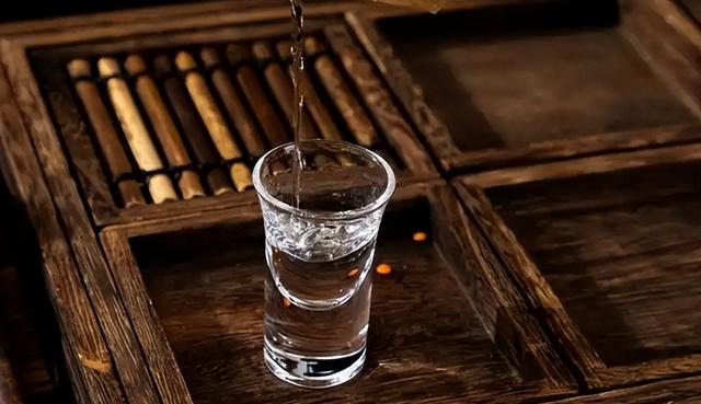 北京大叔晒“满墙茅台	”，好壮观	，网友：我见的世面还是太少了