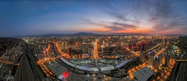 大量江苏游客涌入西宁，打着旅游幌子不去旅游不吃美食，为啥来？