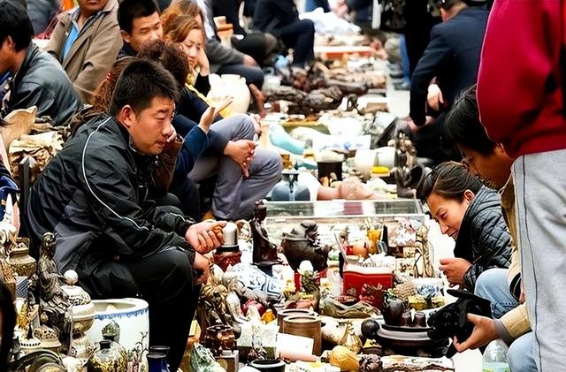 大量日本游客涌入北京，打着旅游幌子不去旅游不吃美食。为啥来？