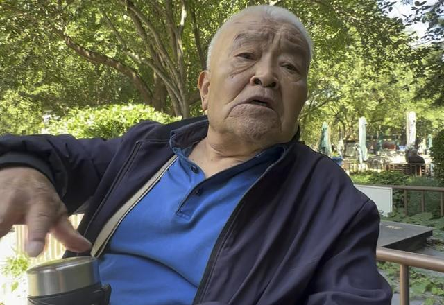 大爷出上联：芙蓉王炮轰大前门，妻子对出的下联堪称千古妙对！