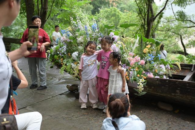 国庆第二天 北碚金刚碑古村落人气火爆 市民游客沉浸式体验乡愁