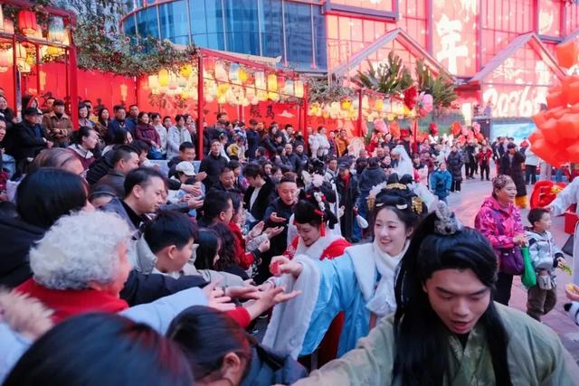 来锦江闹元宵，就这样玩儿→