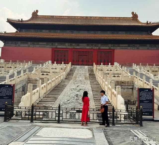 故宫为她开放！塞尔维亚第一夫人穿中国红北京一日游，美得不像话