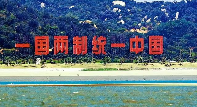 首场辩论结束	，张亚中作出保证，当选就谋求统一，韩国瑜率团离岛