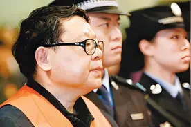 重庆扫黑局长文强，霸凌警员强逼女明星，最后被执行死刑图片