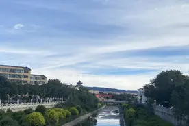 今后三天内蒙古降水频繁中西部局地有暴雨 气温低迷中东部局地有霜冻或轻霜冻图片