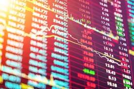 有个年轻人，天天盼着世界打仗，以便他全仓梭哈A股图片