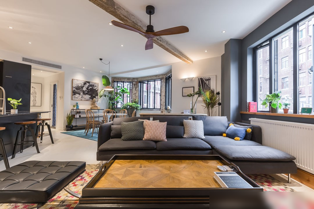 独特的“飞机”户型，经过设计师的改造，每处空间都得到充分利用