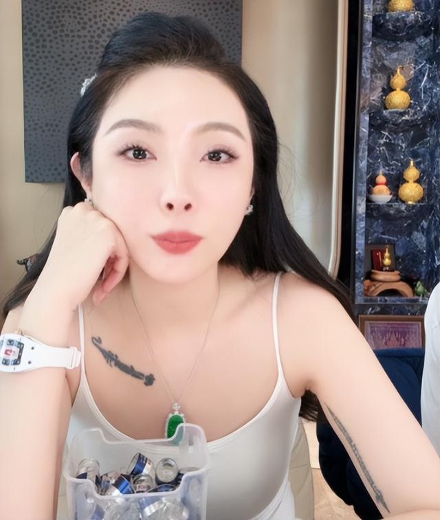 “买英国精子生3娃”的山东女人，7年后现状曝光，她如今怎么样了