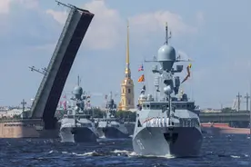 用石油换军舰，普京孤注一掷下达命令，俄罗斯海军不能输给中美图片