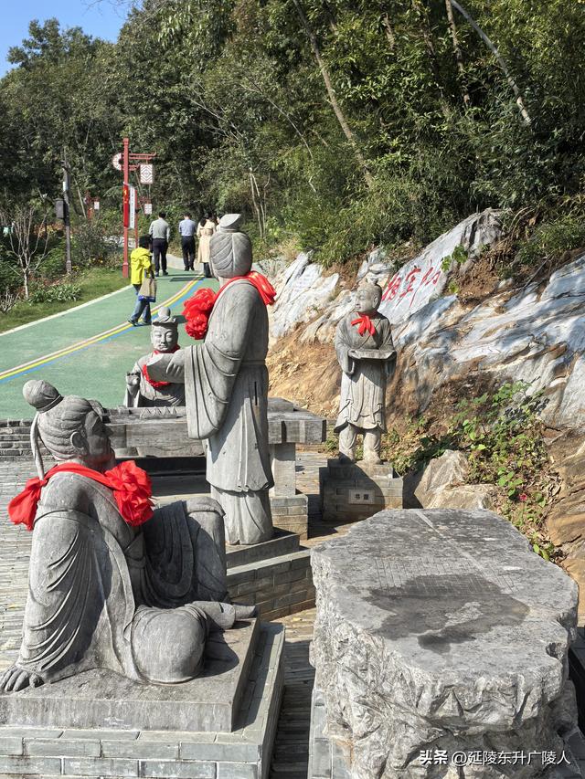 重阳登高丹阳黄连山 齐梁半壁基业地 北顾大江秋水情