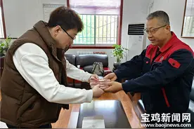 【崇德向善 周礼宝鸡】酒后遗失四万看病钱 的哥拾金不昧暖心送还图片