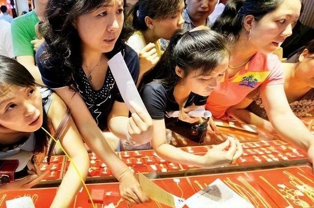 黄金价格高位波动，已有多人踩坑亏损，3个方法就能规避风险