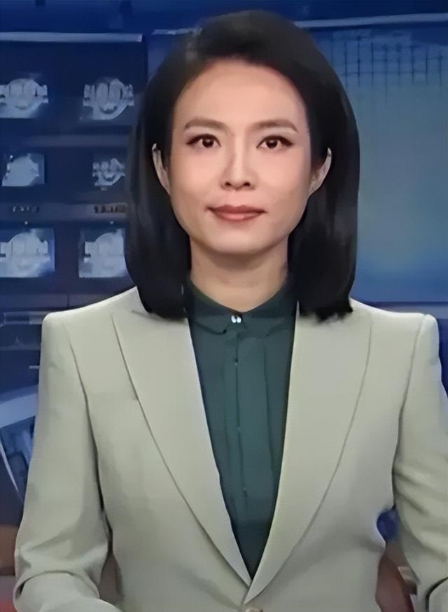 阅兵解说员揭秘，原来是他们俩，都是我们熟悉的央视著名主持人