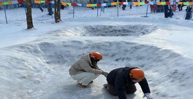 冰坑一秒变“滑梯”：南方姑娘东北历险记