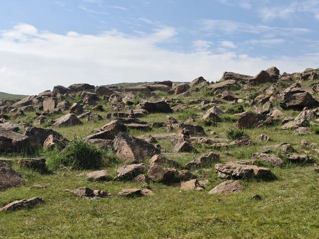 从张家口、宣化到太仆寺旗牛奶湖、石条山旅游，正好一天行程