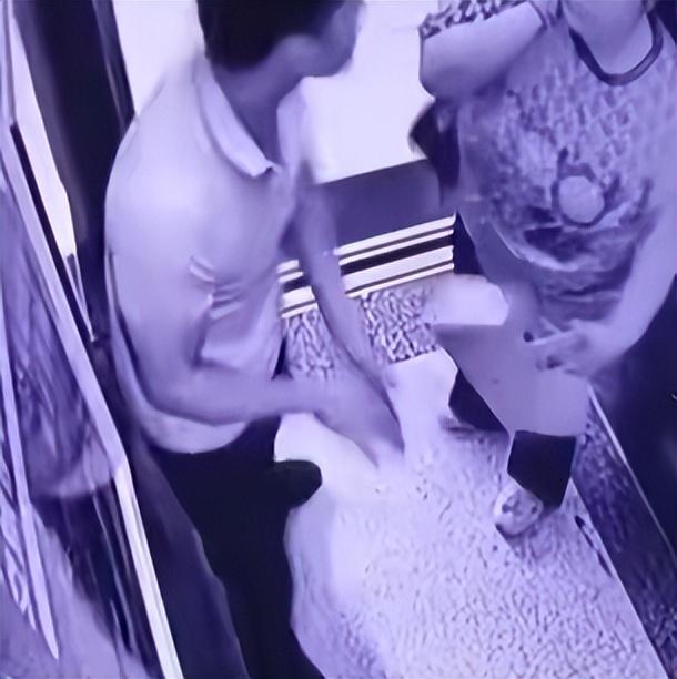 女子结婚14年遭丈夫家暴13年，回应为什么不离婚：没有妈妈会不考虑孩子，追究刑责是首要目标