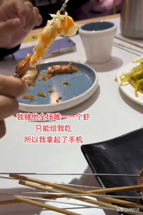 男孩衣服穿到破洞，江西女友却要天价彩礼：没上大学28万，我上过