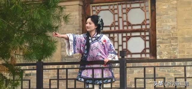 汉服古韵迎佳节 别样三八绽芳华——万荣李家大院妇女节人气火爆