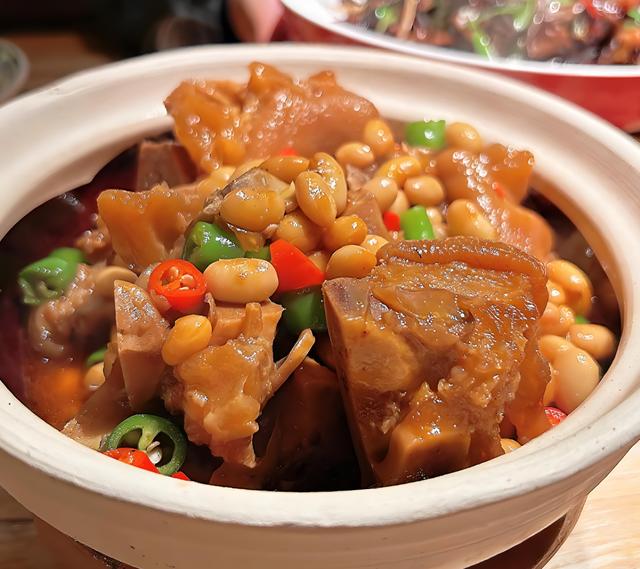 家常硬菜天花板！猪脚炖黄豆3种做法，软糯不腻超下饭，一口就爱