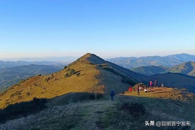 谷堆山徒步新发现！这个 "一脚踏三区" 的界桩，藏着三地宝藏故事