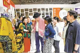 【深圳特区报】当传统韵味遇上现代时尚 文博会上刮起“新中式”旋风图片