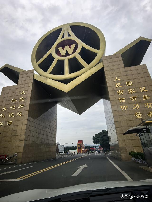 一个四A级景区的酒厂，最贵的酒要卖88万，咱买不起但免费喝得起